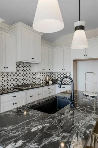 $687,852 | 4211 West 158th Terrace, Overland Park, KS 66224