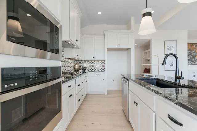 $687,852 | 4211 West 158th Terrace, Overland Park, KS 66224