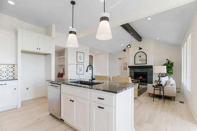 $687,852 | 4211 West 158th Terrace, Overland Park, KS 66224