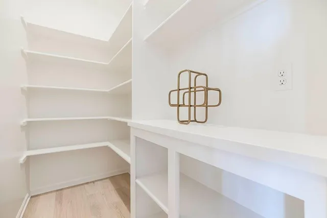 $687,852 | 4211 West 158th Terrace, Overland Park, KS 66224