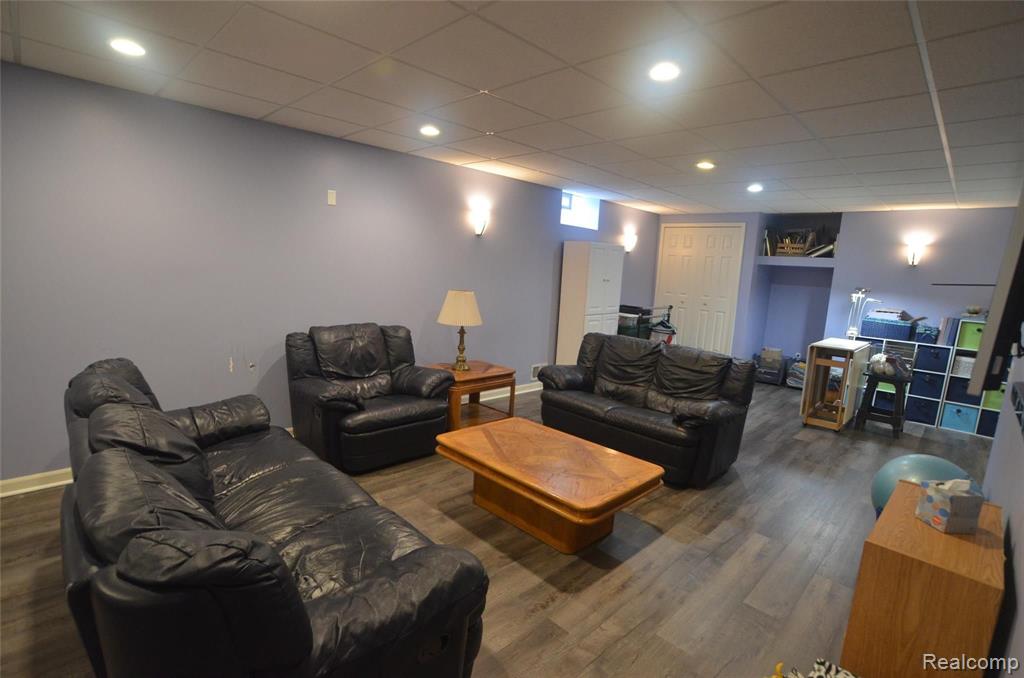 1649 Millbrook Road Canton, MI 48188 - Photo 31 of 44