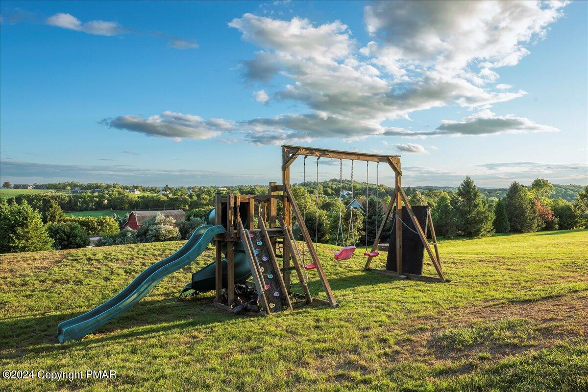 3209 Crest Vue Circle Danielsville, PA 18038 - Photo 14 of 95 011-HomeView_Media-3209_Crestvue_Cir-#11