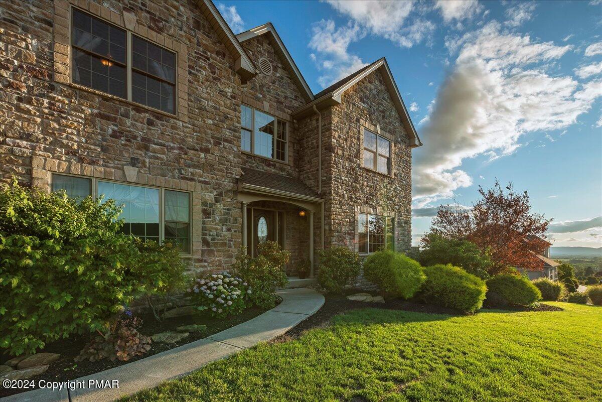 3209 Crest Vue Circle Danielsville, PA 18038 - Photo 5 of 95 008-HomeView_Media-3209_Crestvue_Cir-#8