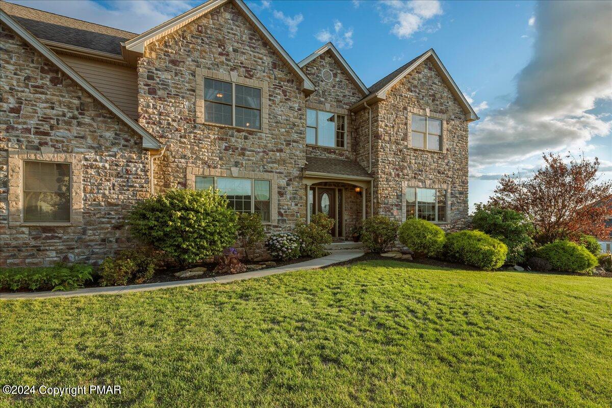 3209 Crest Vue Circle Danielsville, PA 18038 - Photo 6 of 95 007-HomeView_Media-3209_Crestvue_Cir-#7