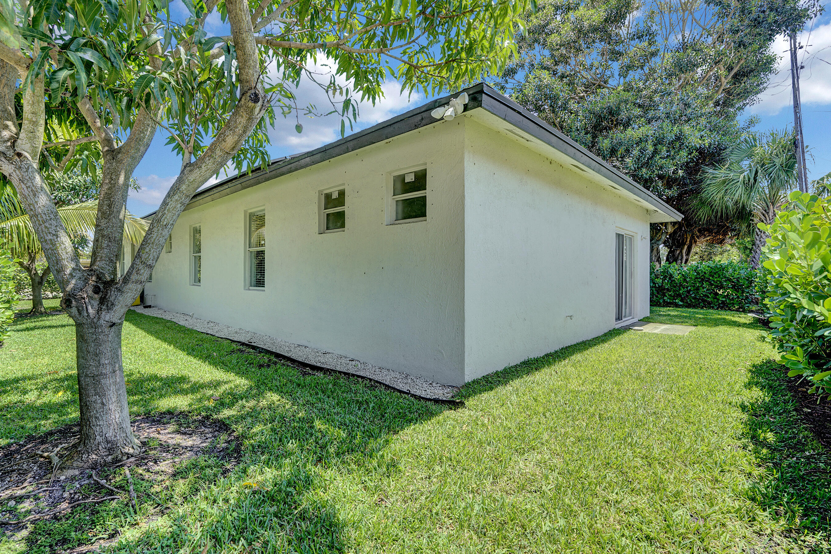 724 Southwest 9th Street Delray Beach, FL 33444 - Photo 9 of 32 Backyard