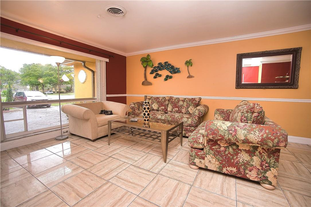 4319 West Park Road Hollywood, FL 33021 - Photo 7 of 25 Photo 7