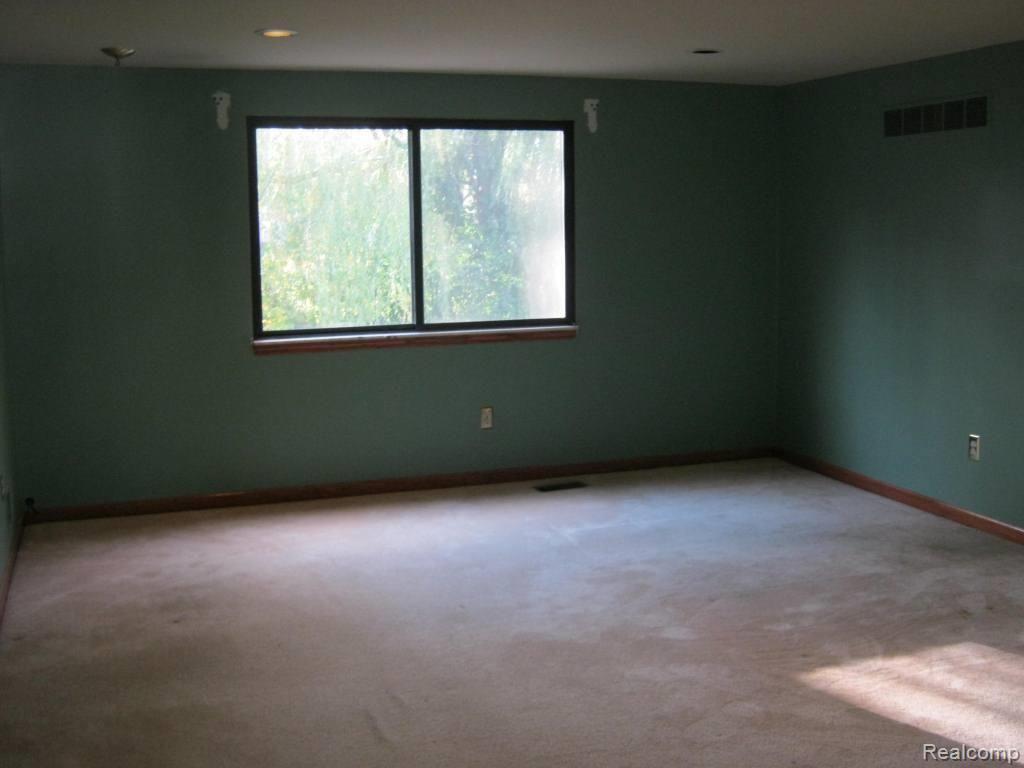 85 Rose Brier Drive Rochester, MI 48309 - Photo 10 of 15 MASTERBDRM