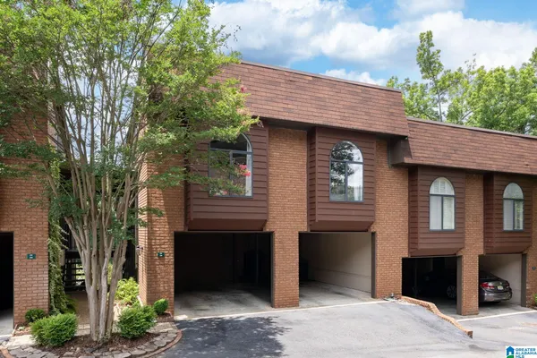 $279,900 | 214 E Green, Unit 214, Vestavia Hills, AL 35243