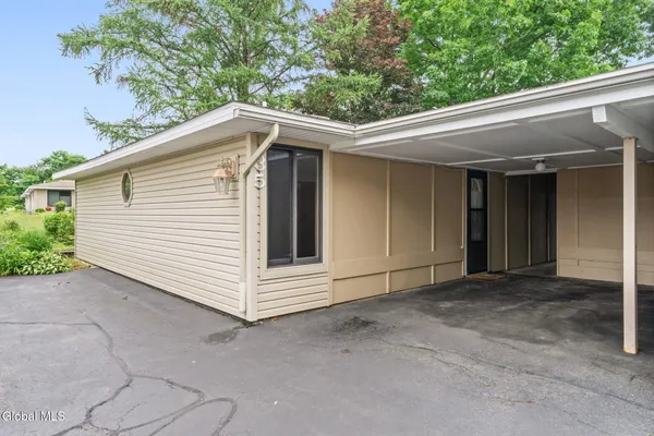 $199,000 | 35 Donna Lynn Drive, East Greenbush, NY 12061