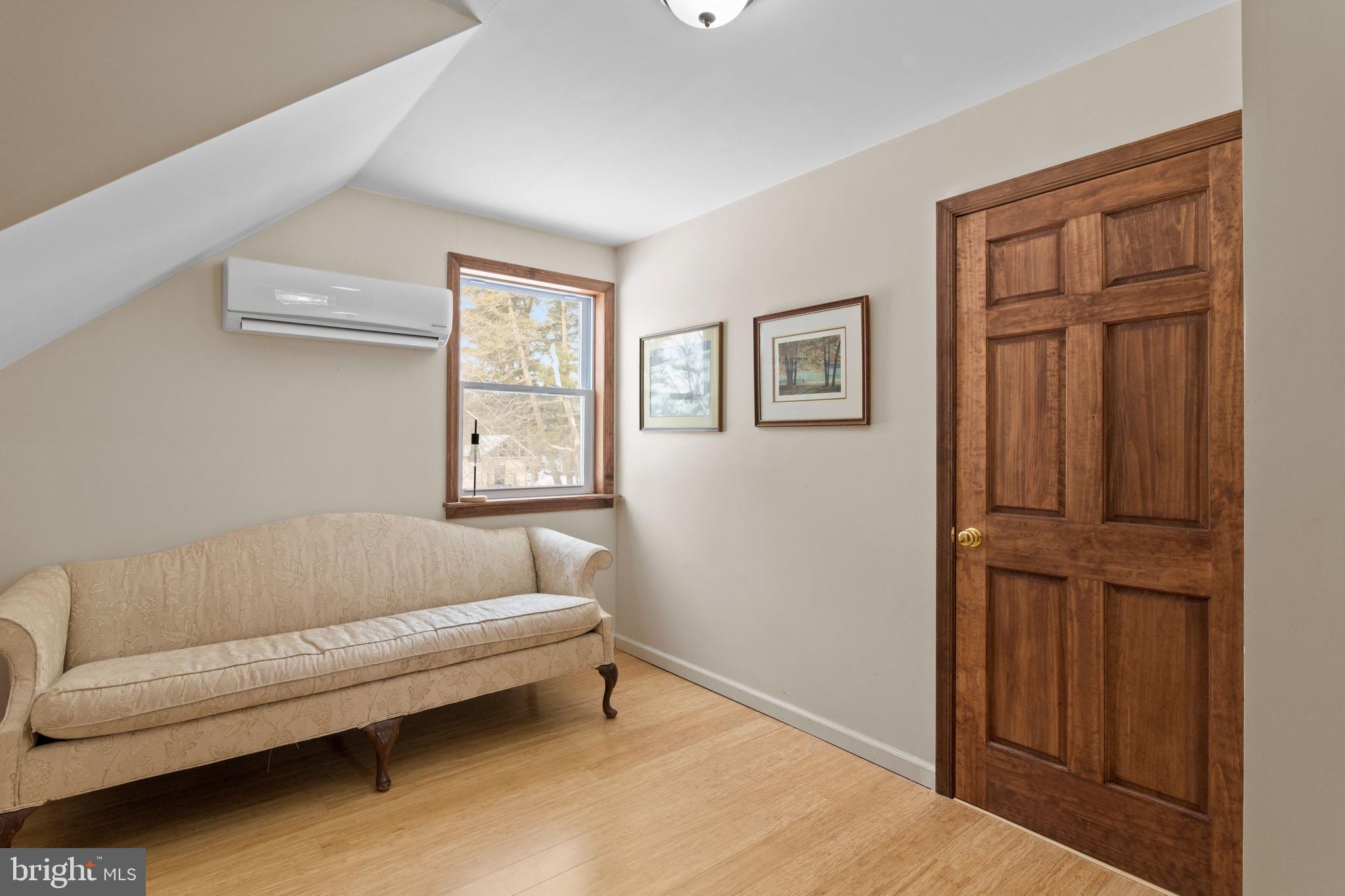 4590 New Hope Road New Hope, PA 18938 - Photo 38 of 47 Sitting area with access to full bath