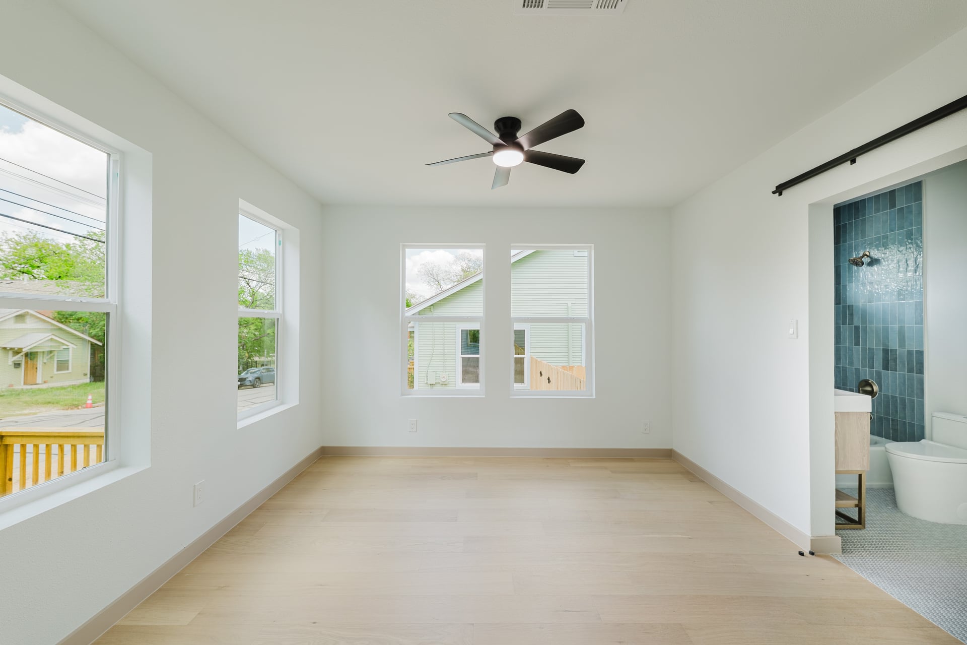 1905 East 21st Street Austin, TX 78722 - Photo 12 of 27 an empty room with windows and entrance