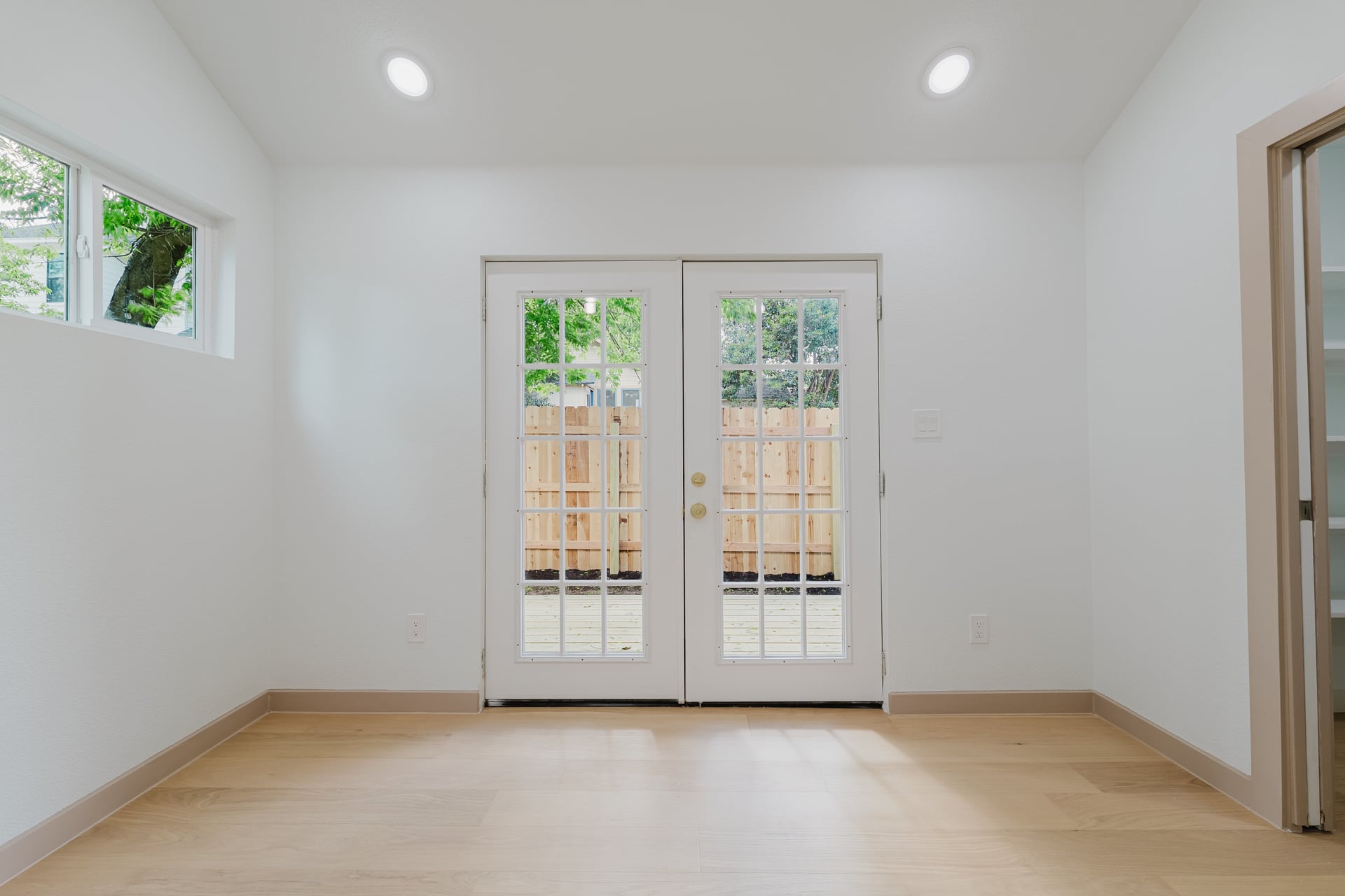 1905 East 21st Street Austin, TX 78722 - Photo 18 of 27 an empty room with windows