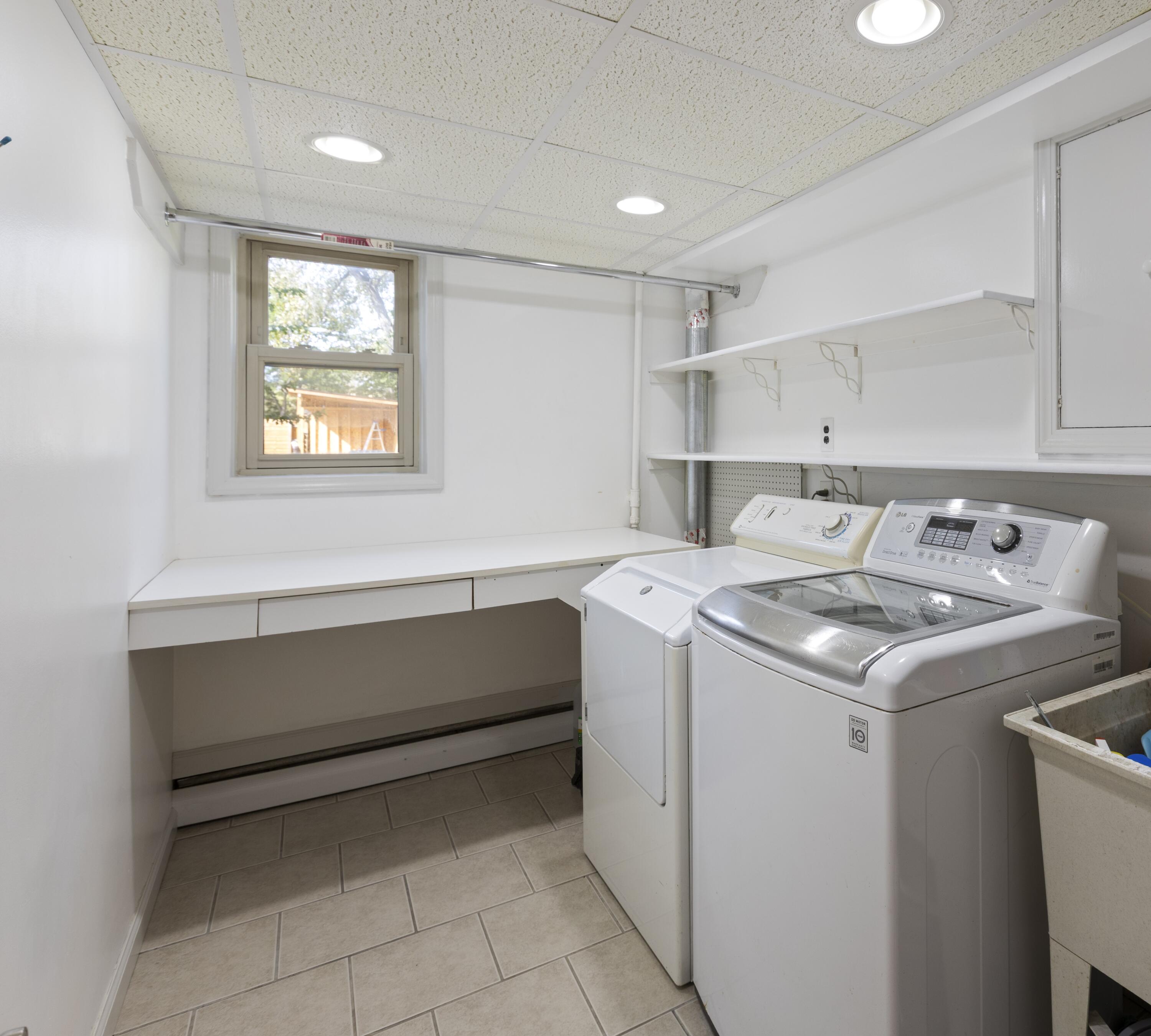 22642 Carter Road Trenton, MI 48183 - Photo 21 of 47 Carter Laundry