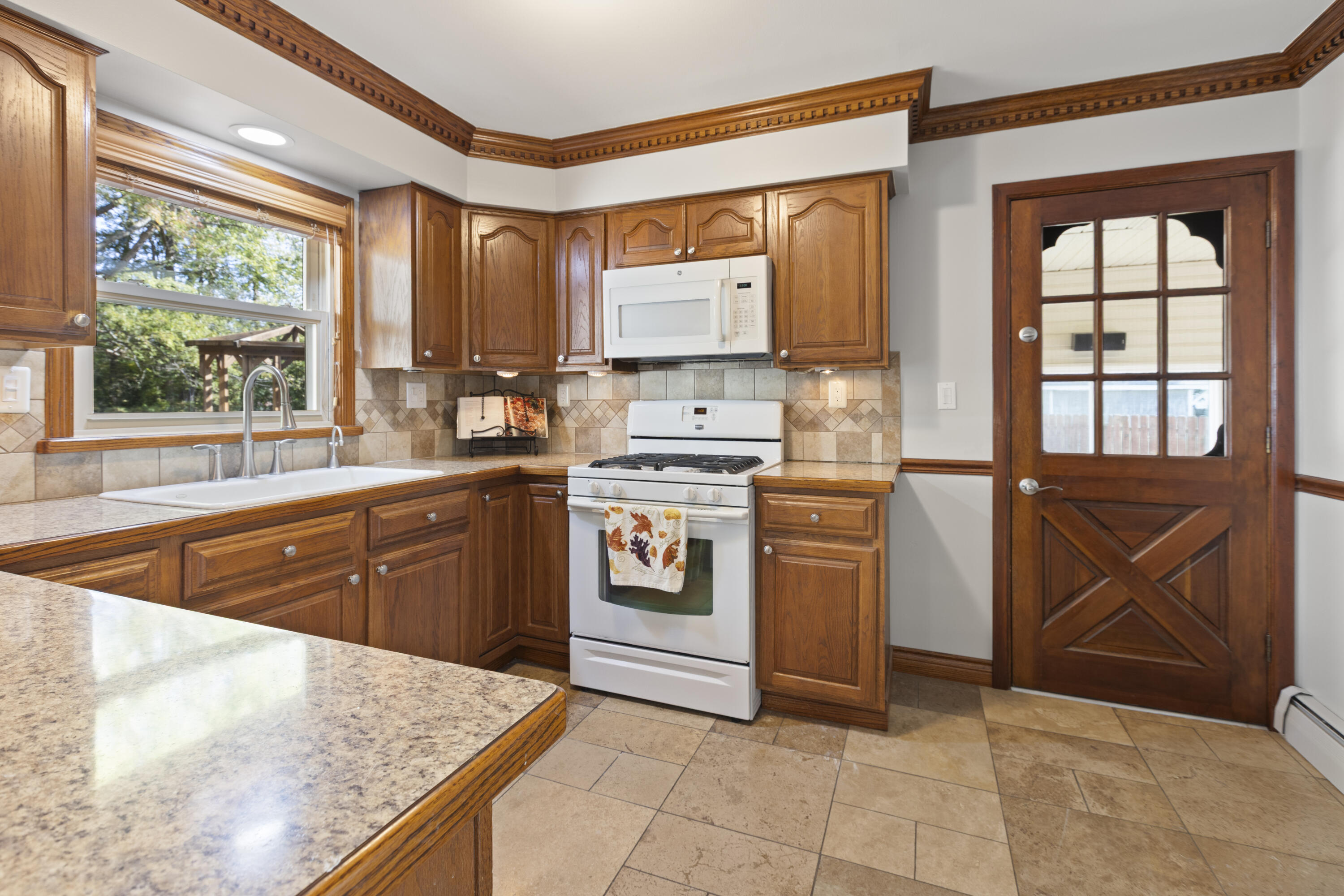 22642 Carter Road Trenton, MI 48183 - Photo 7 of 47 3H7A6552