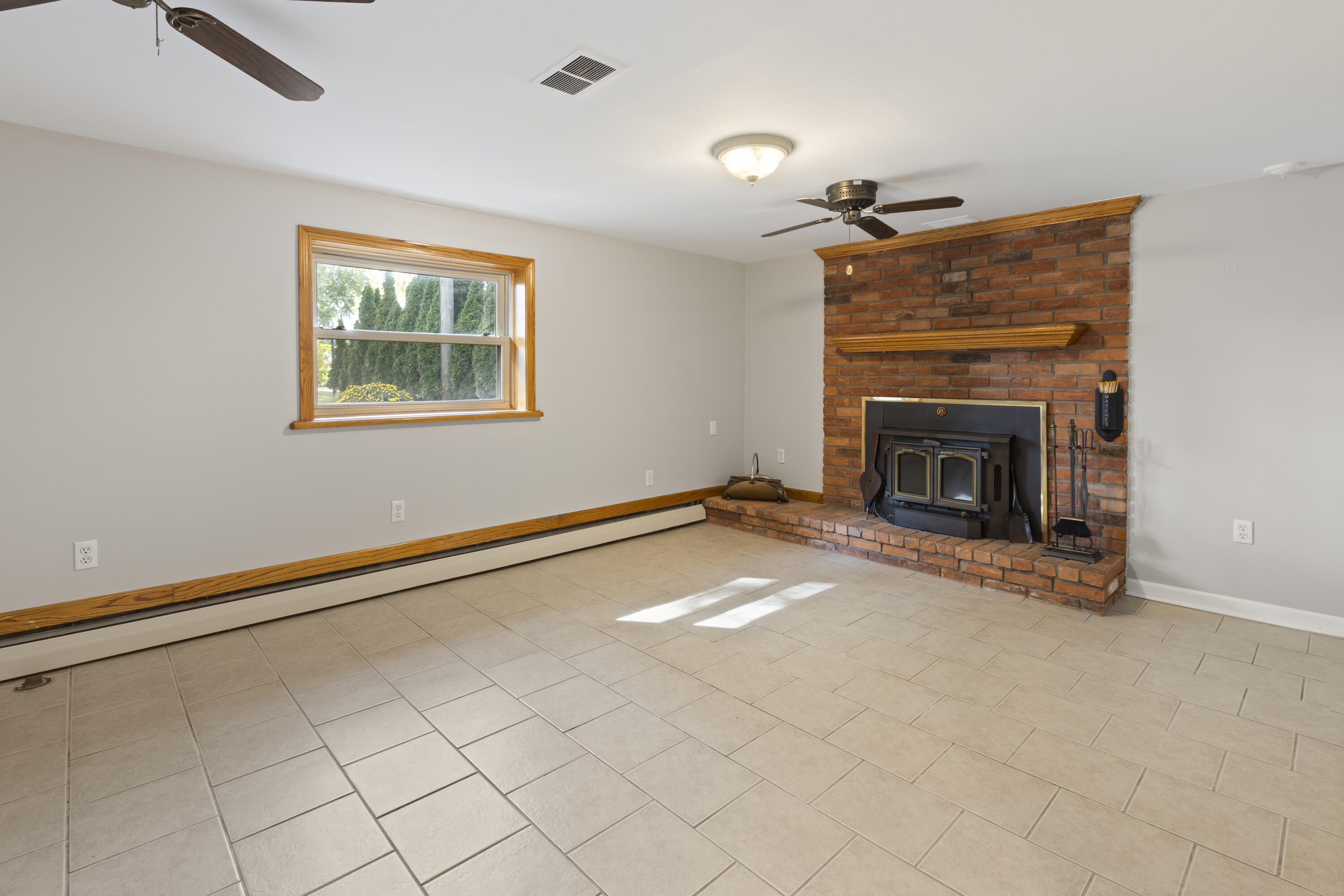 22642 Carter Road Trenton, MI 48183 - Photo 9 of 47 3H7A6584