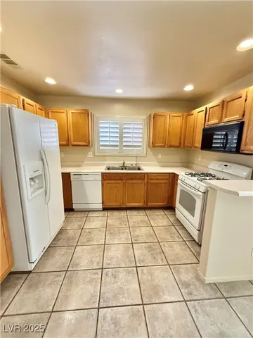 $1,700 | 6071 Sunken River Trail, Las Vegas, NV 89118