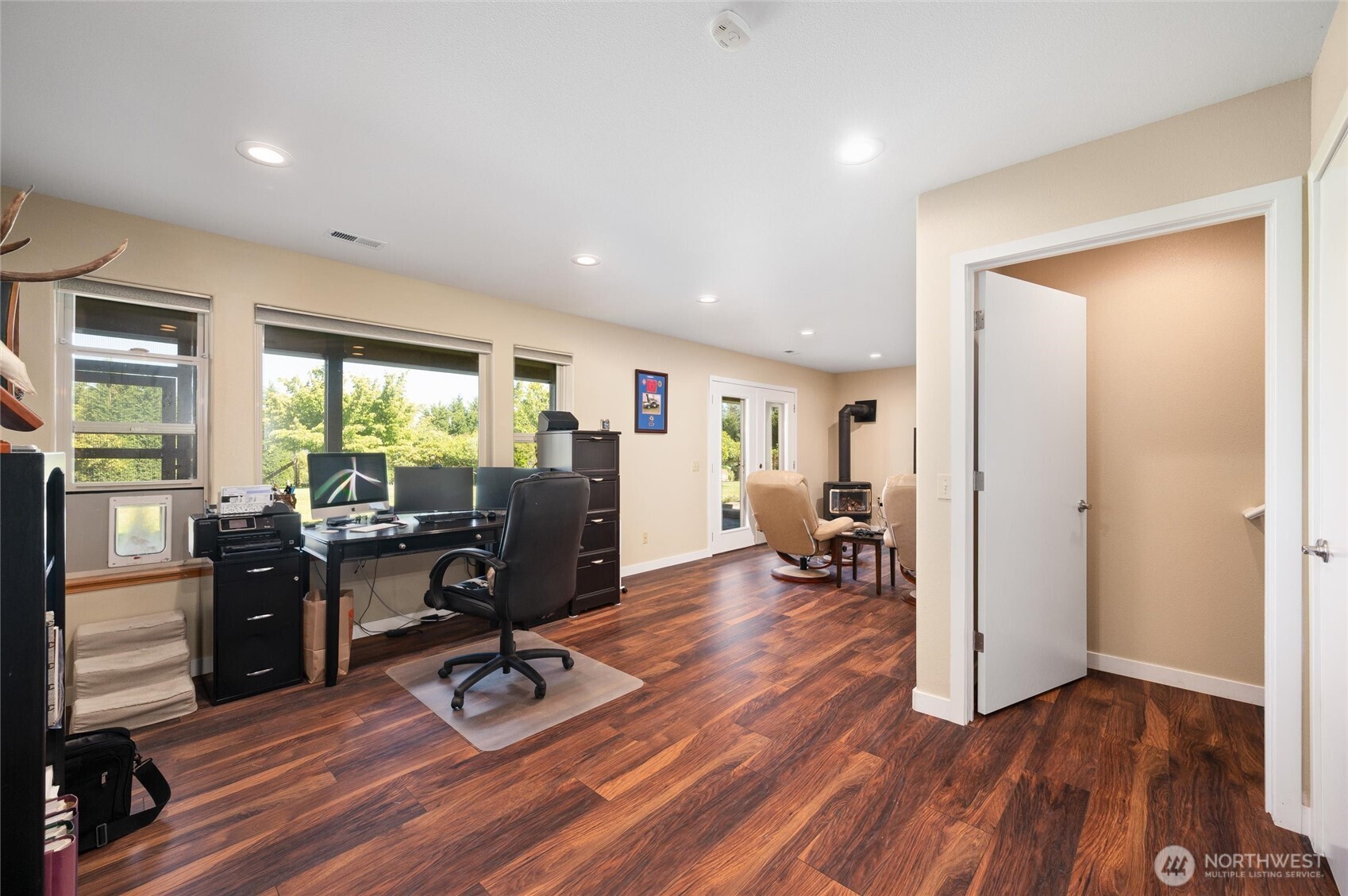3167 Unick Road Ferndale, WA 98248 - Photo 21 of 40 a view of a livingroom with workspace and a window
