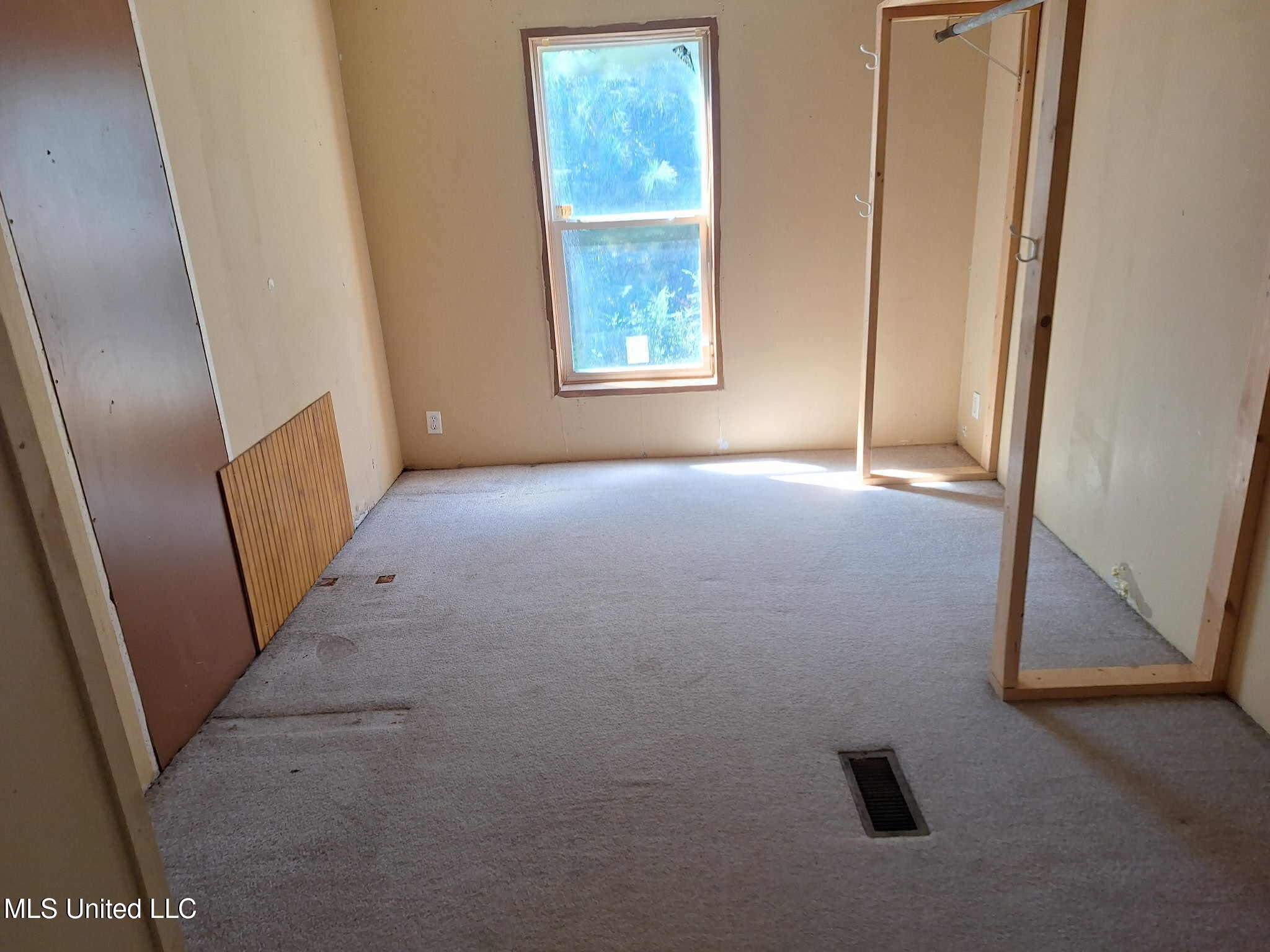 193 Blackwell Road Mendenhall, MS 39114 - Photo 42 of 47 Closet blck