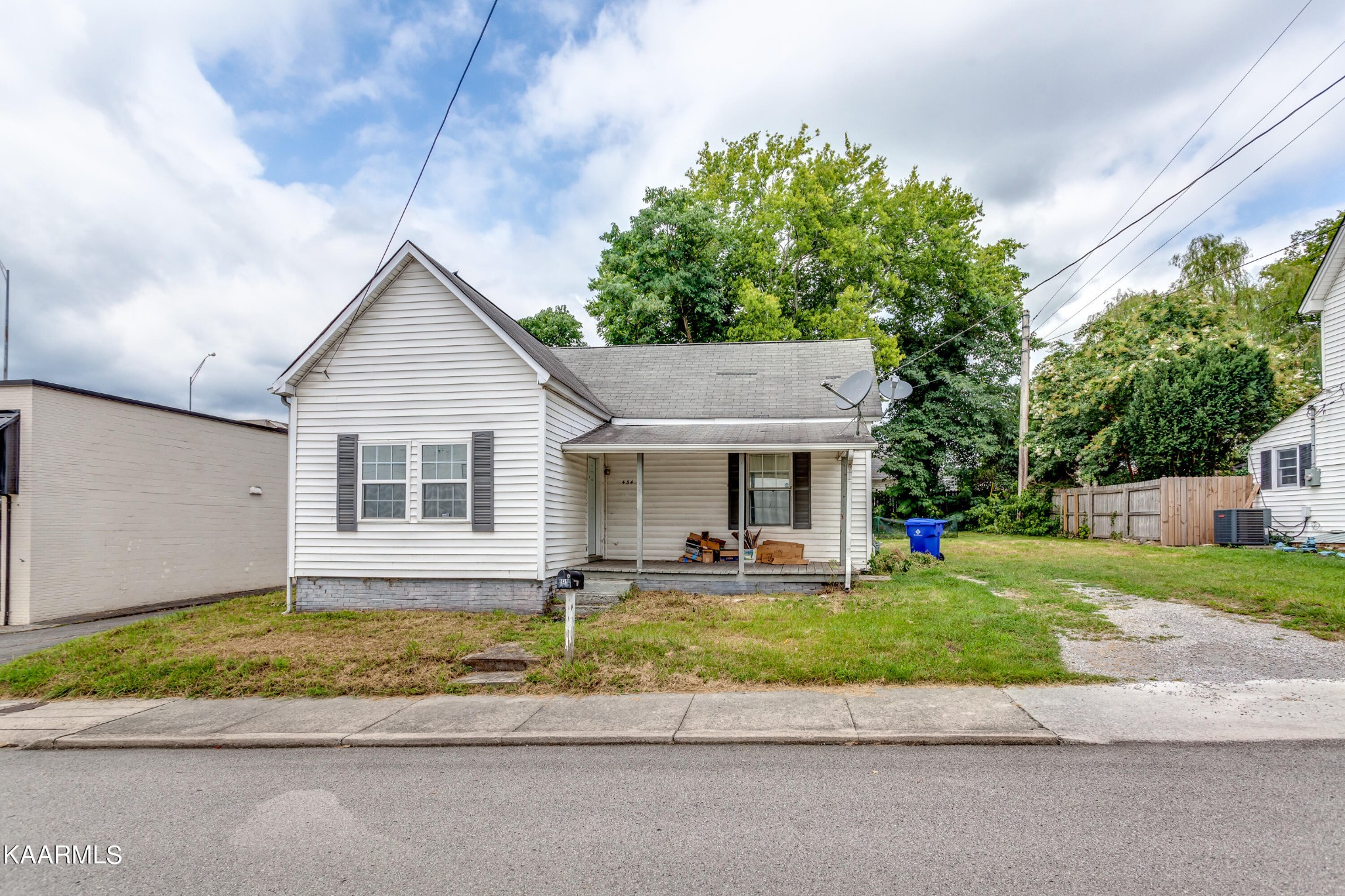 434 Eagle Bend Road Clinton, TN 37716 - Photo 2 of 25 Gallery Image 2