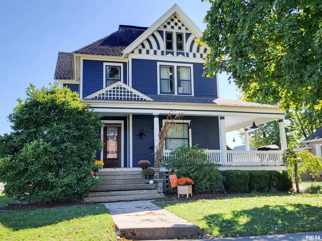 $168,500 | 216 East 3rd Street, Flora, IL 62839