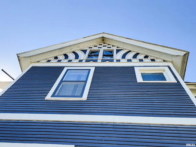 $168,500 | 216 East 3rd Street, Flora, IL 62839