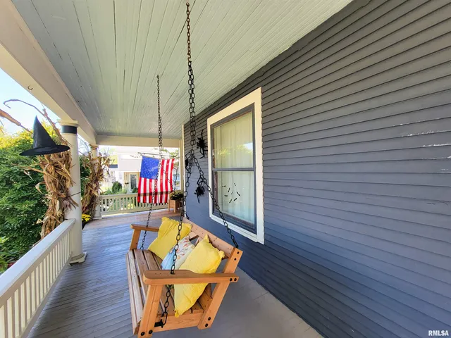 $168,500 | 216 East 3rd Street, Flora, IL 62839