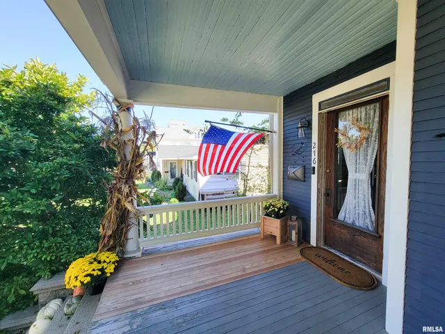 $168,500 | 216 East 3rd Street, Flora, IL 62839