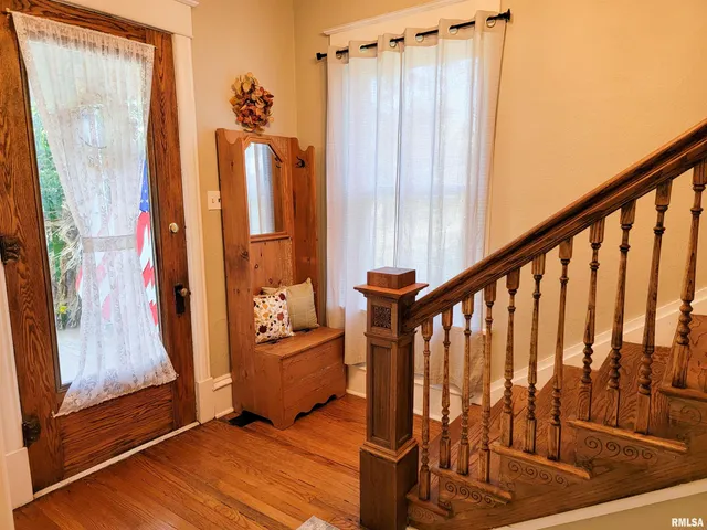 $168,500 | 216 East 3rd Street, Flora, IL 62839