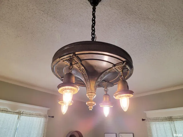 $168,500 | 216 East 3rd Street, Flora, IL 62839