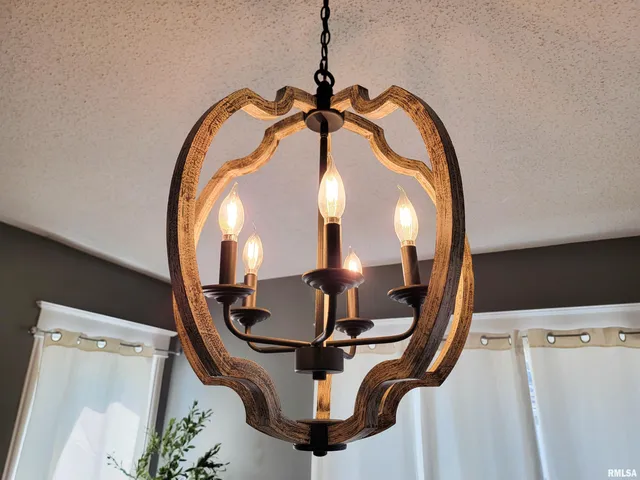 $168,500 | 216 East 3rd Street, Flora, IL 62839