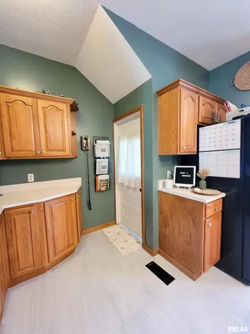 $168,500 | 216 East 3rd Street, Flora, IL 62839