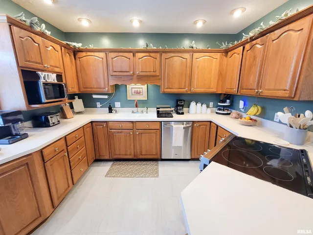 $168,500 | 216 East 3rd Street, Flora, IL 62839