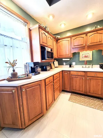 $168,500 | 216 East 3rd Street, Flora, IL 62839