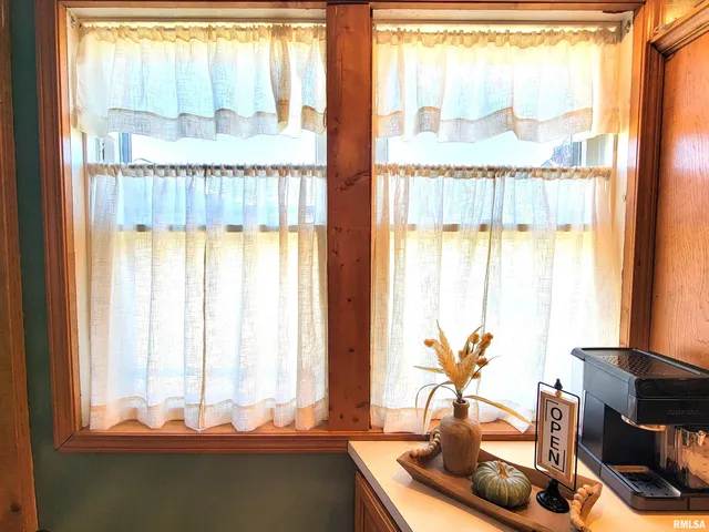 $168,500 | 216 East 3rd Street, Flora, IL 62839