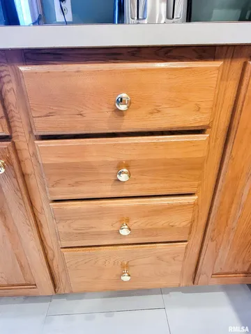 $168,500 | 216 East 3rd Street, Flora, IL 62839