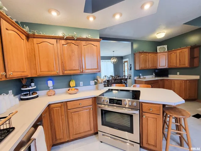 $168,500 | 216 East 3rd Street, Flora, IL 62839