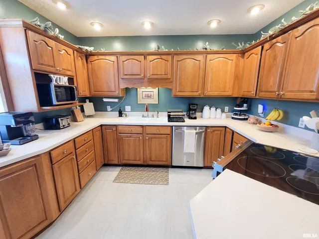 $168,500 | 216 East 3rd Street, Flora, IL 62839