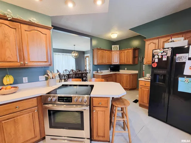 $168,500 | 216 East 3rd Street, Flora, IL 62839