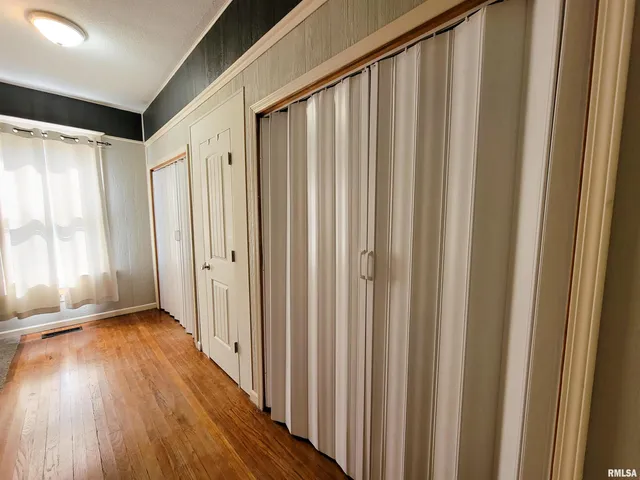 $168,500 | 216 East 3rd Street, Flora, IL 62839