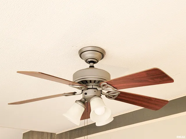 $168,500 | 216 East 3rd Street, Flora, IL 62839