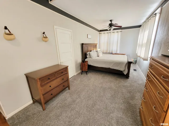 $168,500 | 216 East 3rd Street, Flora, IL 62839