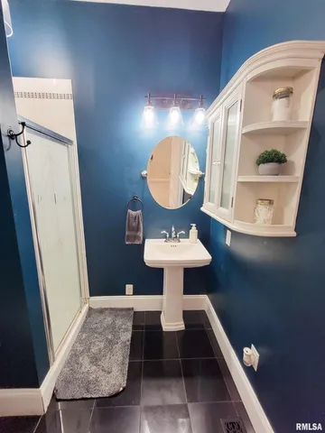 $168,500 | 216 East 3rd Street, Flora, IL 62839