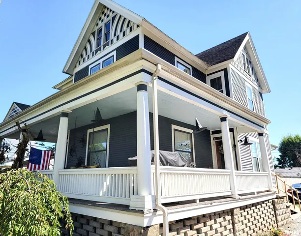 $168,500 | 216 East 3rd Street, Flora, IL 62839