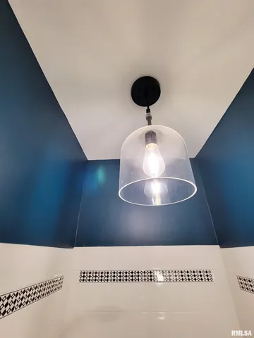 $168,500 | 216 East 3rd Street, Flora, IL 62839