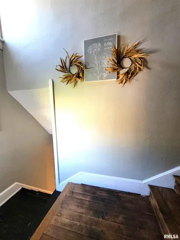 $168,500 | 216 East 3rd Street, Flora, IL 62839