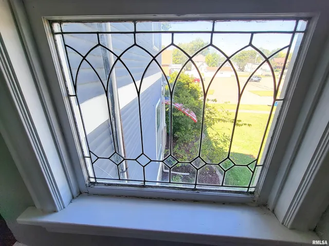 $168,500 | 216 East 3rd Street, Flora, IL 62839