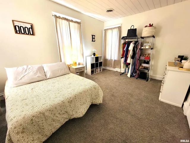 $168,500 | 216 East 3rd Street, Flora, IL 62839