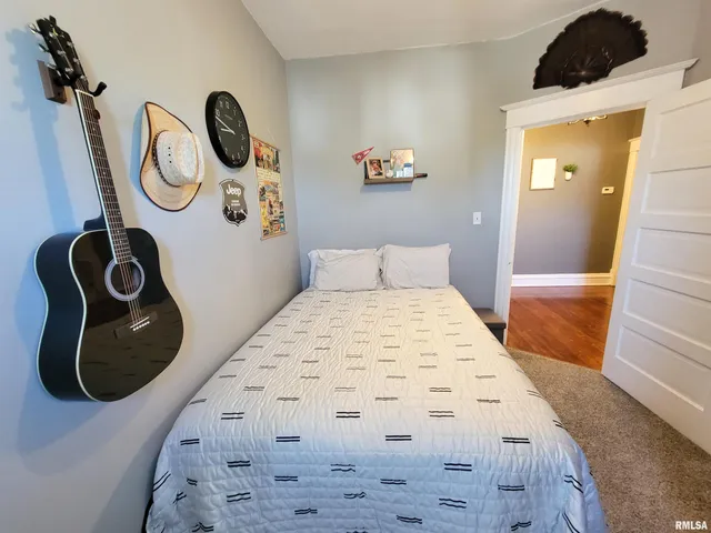 $168,500 | 216 East 3rd Street, Flora, IL 62839