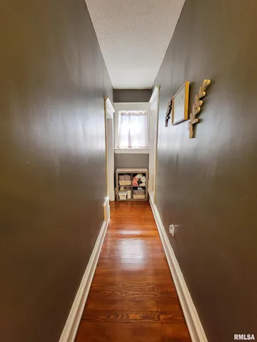 $168,500 | 216 East 3rd Street, Flora, IL 62839