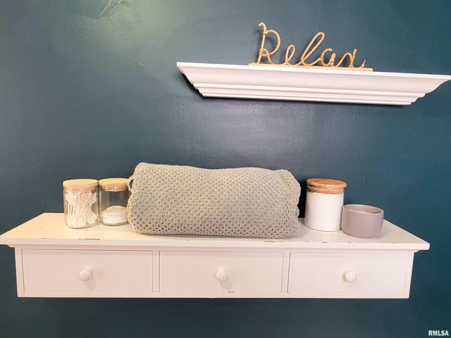 $168,500 | 216 East 3rd Street, Flora, IL 62839